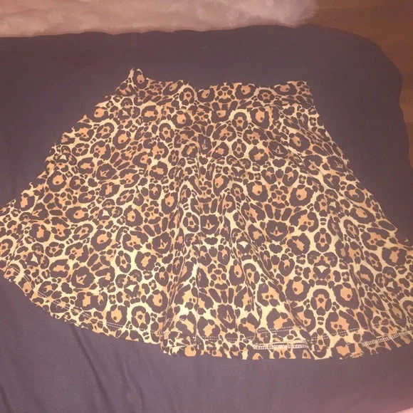 H&M skirt ✨ Black Friday sales✨ - Picture 1 of 4